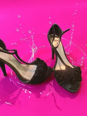 Charlotte Russe Black Velvet Ruffle T-Strap Heels Womens Shoes Size 8 Sexy